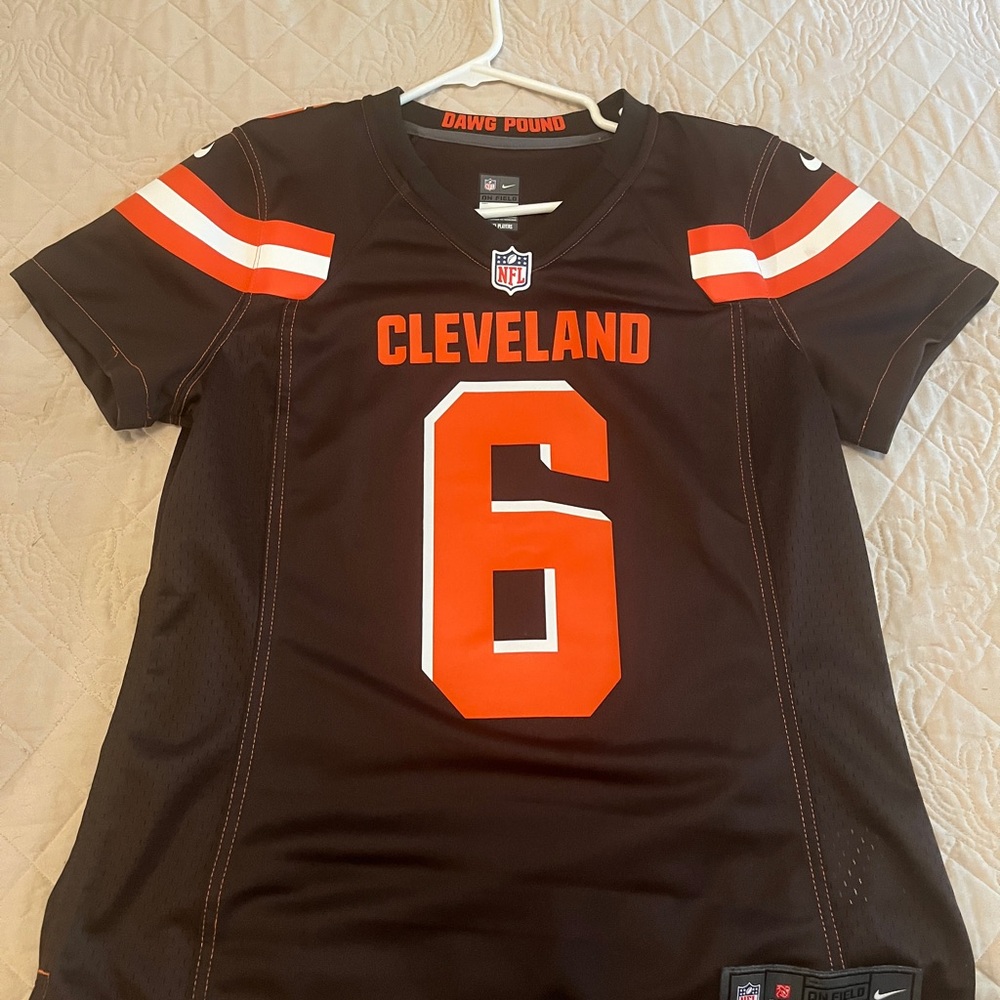 Nike Cleveland Jersey in Brown and Orange